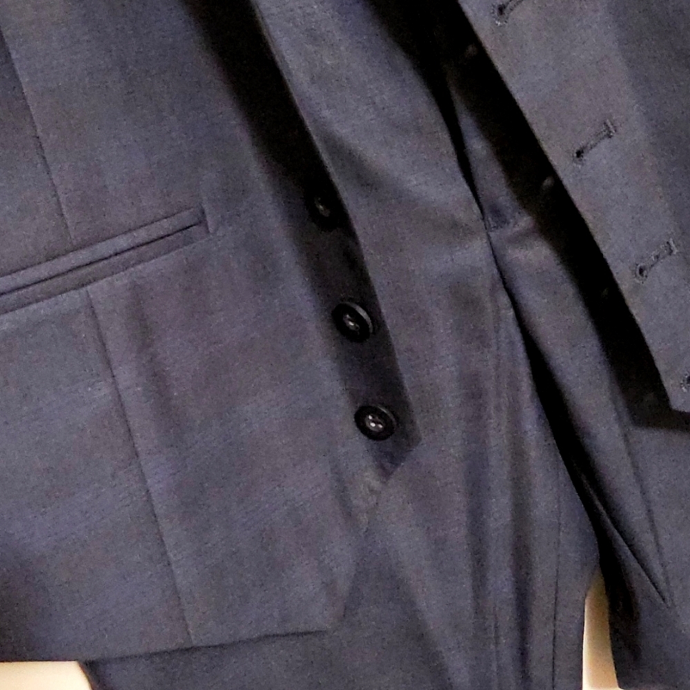 Suits - Picture 2 of 3